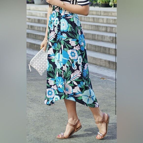 LOFT Dresses & Skirts - Loft floral skirt 30” length, elasticized waist